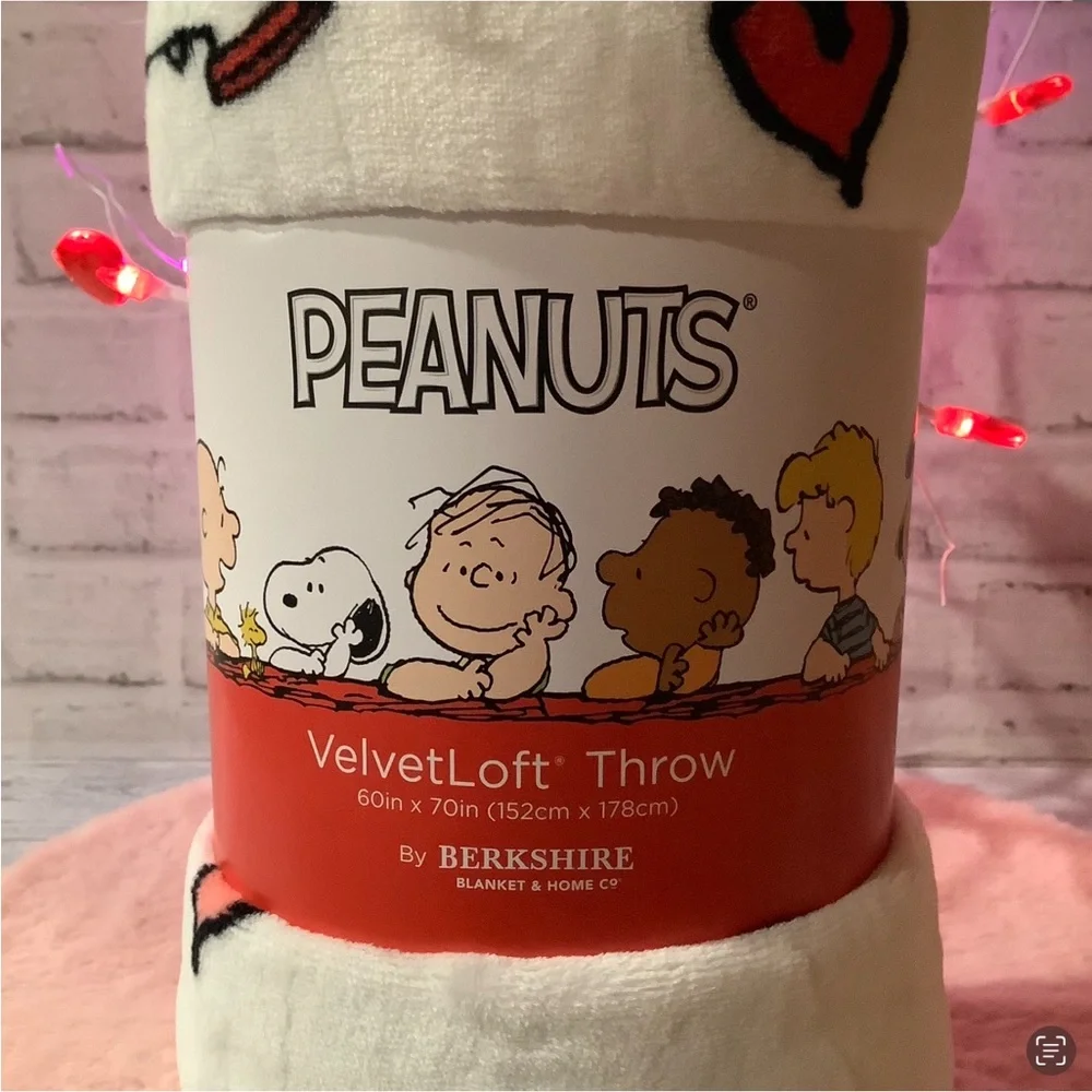 Peanuts Snoopy Wearing Heart Sunglasses Valentines Day Throw